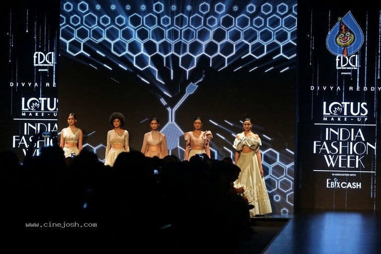 Divya Reddy Showcase at India Fashion Week - 4 / 40 photos