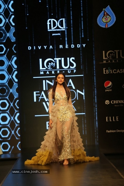 Divya Reddy Showcase at India Fashion Week - 5 / 40 photos