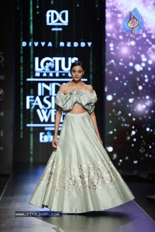 Divya Reddy Showcase at India Fashion Week - 7 / 40 photos