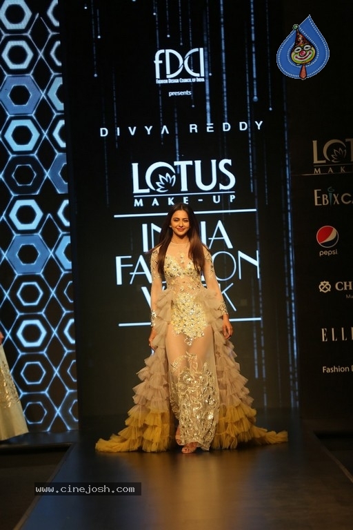 Divya Reddy Showcase at India Fashion Week - 8 / 40 photos