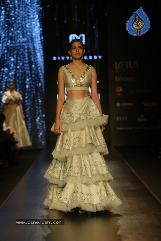 Divya Reddy Showcase at India Fashion Week - 12 / 40 photos
