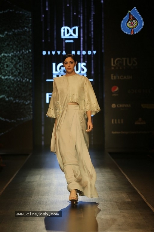 Divya Reddy Showcase at India Fashion Week - 13 / 40 photos