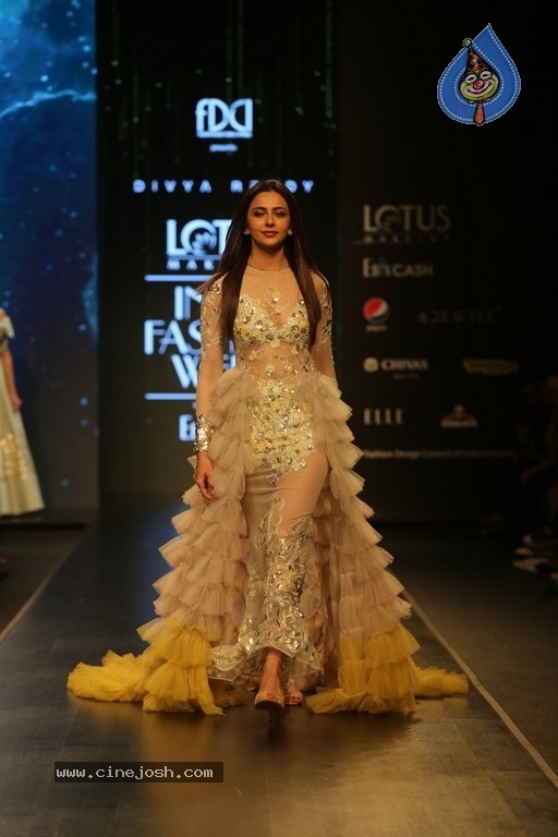 Divya Reddy Showcase at India Fashion Week - 14 / 40 photos