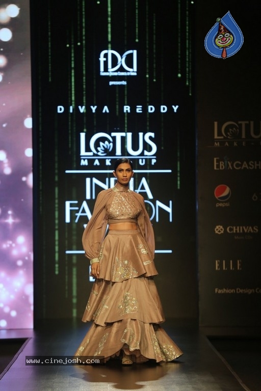 Divya Reddy Showcase at India Fashion Week - 16 / 40 photos