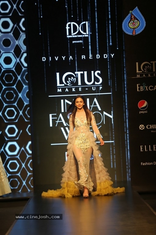 Divya Reddy Showcase at India Fashion Week - 18 / 40 photos