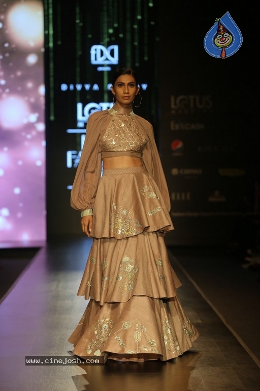 Divya Reddy Showcase at India Fashion Week - 19 / 40 photos