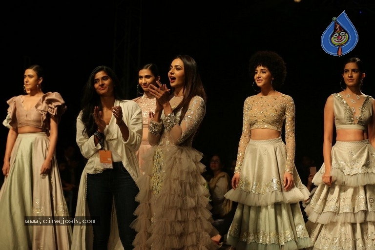 Divya Reddy Showcase at India Fashion Week - 22 / 40 photos