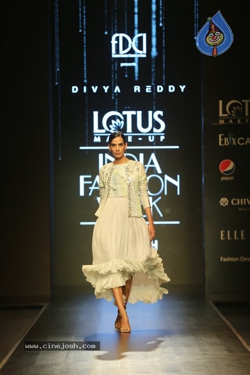 Divya Reddy Showcase at India Fashion Week - 24 / 40 photos