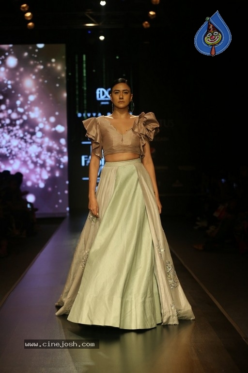 Divya Reddy Showcase at India Fashion Week - 25 / 40 photos