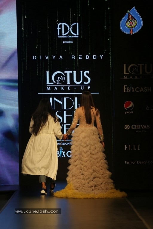 Divya Reddy Showcase at India Fashion Week - 32 / 40 photos