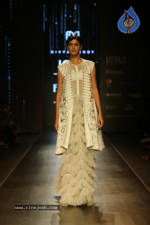 Divya Reddy Showcase at India Fashion Week - 36 / 40 photos