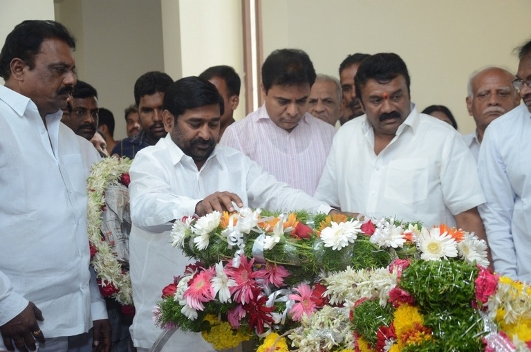 DR C Narayana Reddy Condolence Photos - 5 / 42 photos