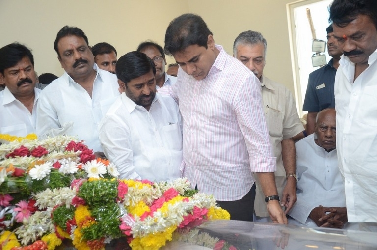 DR C Narayana Reddy Condolence Photos - 7 / 42 photos