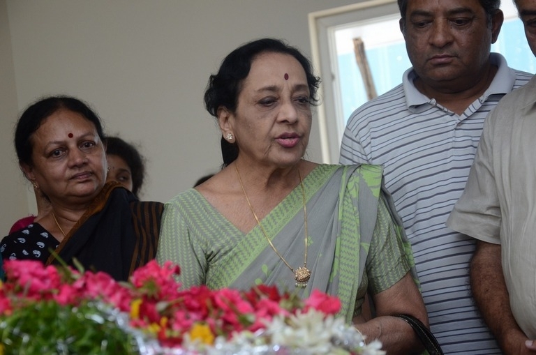 DR C Narayana Reddy Condolence Photos - 27 / 42 photos
