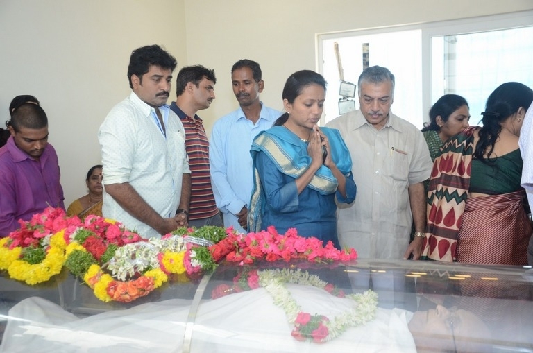DR C Narayana Reddy Condolence Photos - 31 / 42 photos