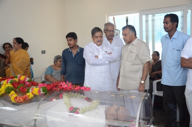 DR C Narayana Reddy Condolence Photos - 32 / 42 photos