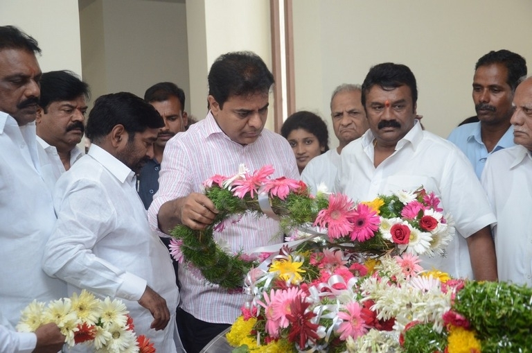DR C Narayana Reddy Condolence Photos - 33 / 42 photos
