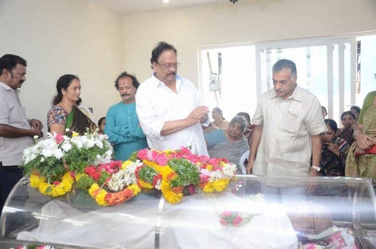 DR C Narayana Reddy Condolence Photos - 37 / 42 photos