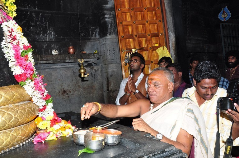 Dynamite Team at Warangal Thousand Pillar Temple - 10 / 36 photos