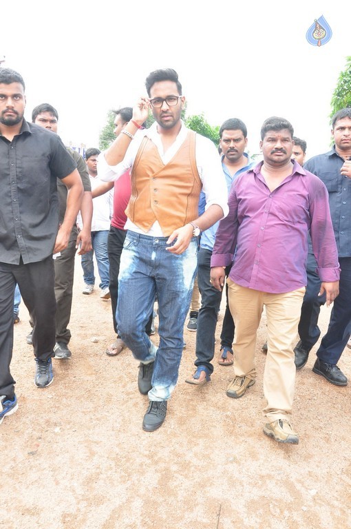Dynamite Team at Warangal Thousand Pillar Temple - 18 / 36 photos