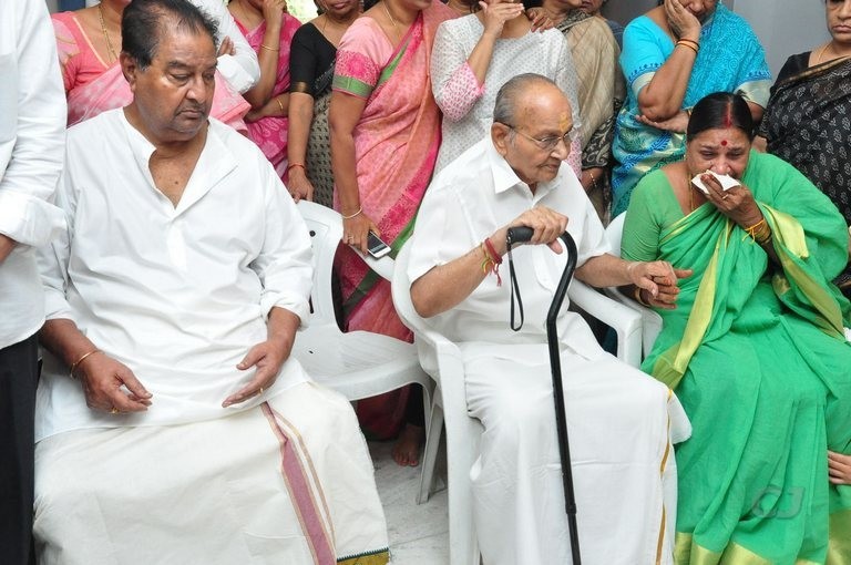 Edida Nageswara Rao Condolences Photos 1 - 19 / 126 photos