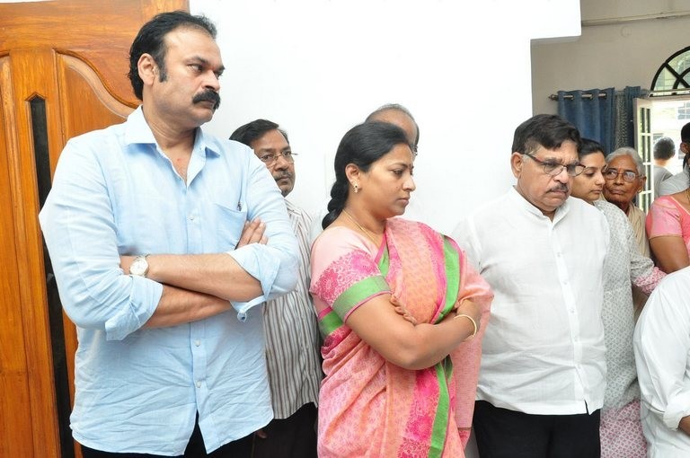 Edida Nageswara Rao Condolences Photos 1 - 43 / 126 photos
