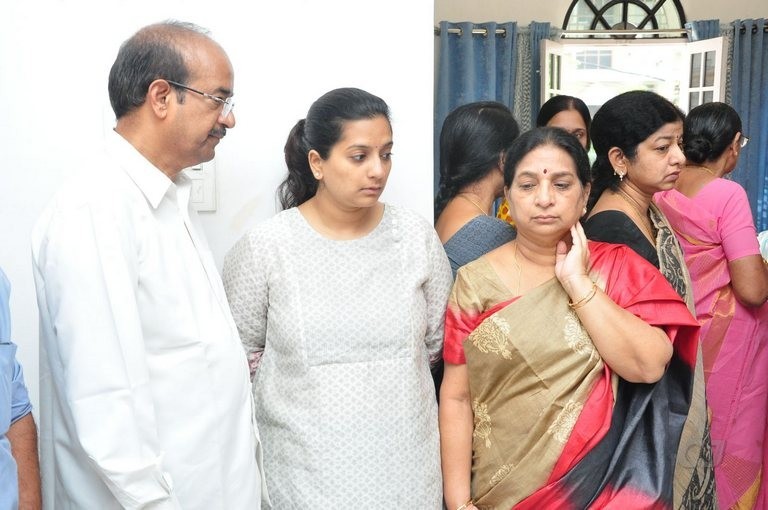 Edida Nageswara Rao Condolences Photos 1 - 60 / 126 photos