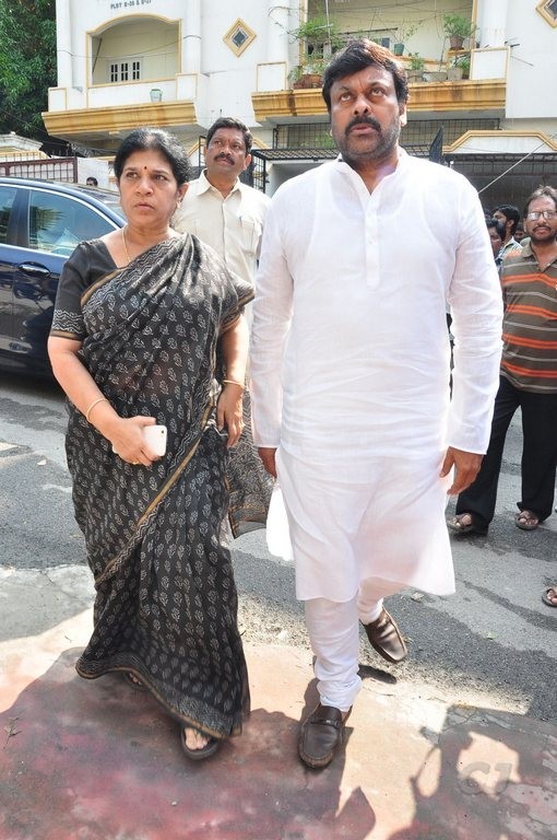 Edida Nageswara Rao Condolences Photos 1 - 77 / 126 photos