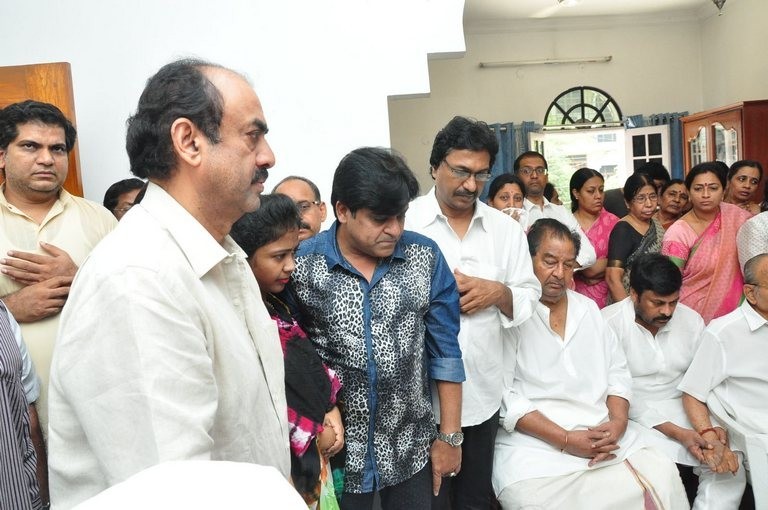 Edida Nageswara Rao Condolences Photos 1 - 90 / 126 photos