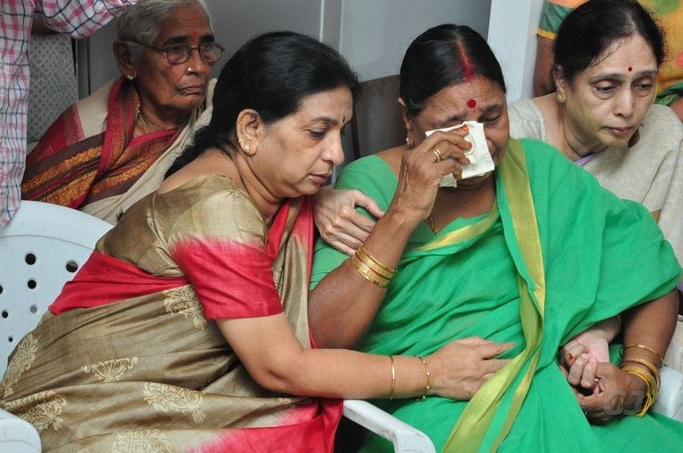 Edida Nageswara Rao Condolences Photos 1 - 124 / 126 photos