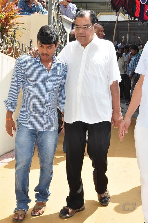 Edida Nageswara Rao Condolences Photos 2 - 16 / 138 photos
