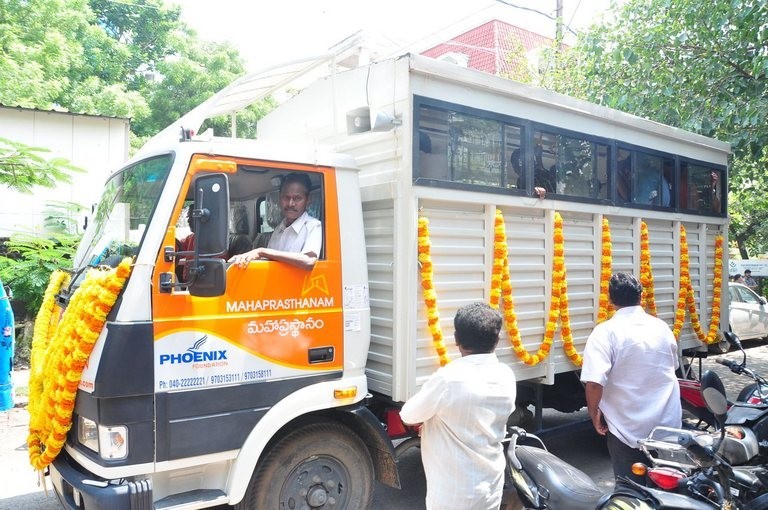 Edida Nageswara Rao Condolences Photos 2 - 19 / 138 photos