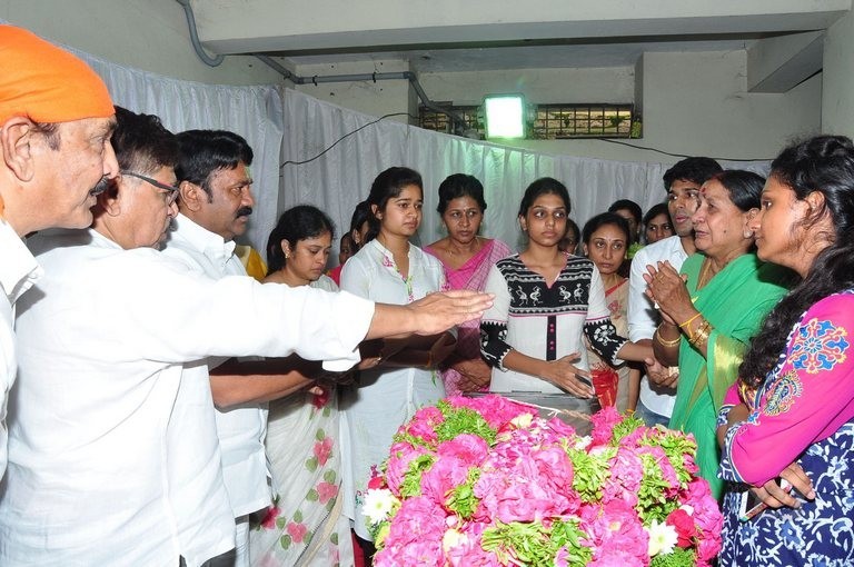 Edida Nageswara Rao Condolences Photos 2 - 38 / 138 photos