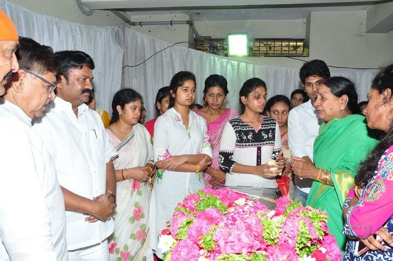 Edida Nageswara Rao Condolences Photos 2 - 57 / 138 photos