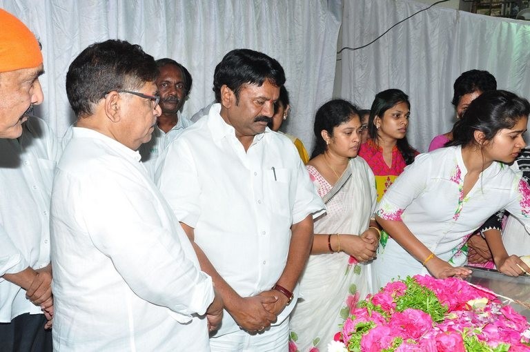 Edida Nageswara Rao Condolences Photos 2 - 59 / 138 photos
