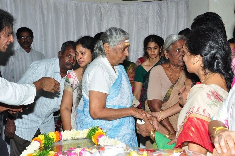 Edida Nageswara Rao Condolences Photos 2 - 60 / 138 photos