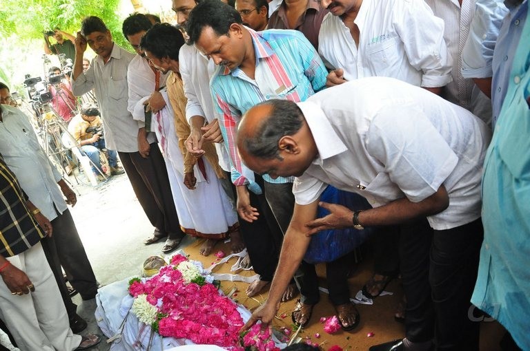 Edida Nageswara Rao Condolences Photos 2 - 71 / 138 photos