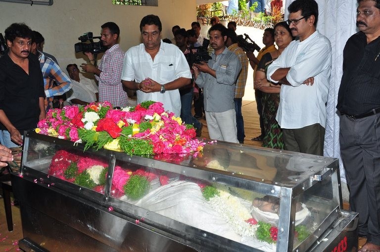 Edida Nageswara Rao Condolences Photos 2 - 81 / 138 photos