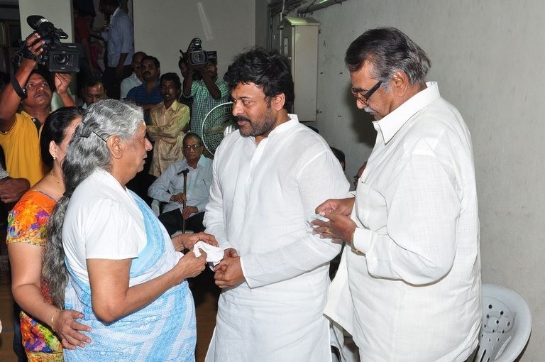 Edida Nageswara Rao Condolences Photos 2 - 91 / 138 photos