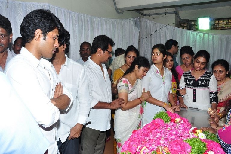 Edida Nageswara Rao Condolences Photos 2 - 96 / 138 photos