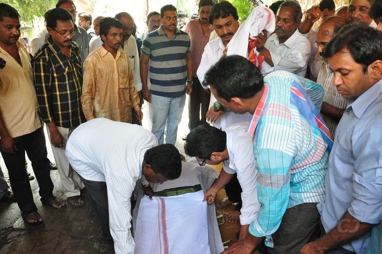 Edida Nageswara Rao Condolences Photos 2 - 107 / 138 photos
