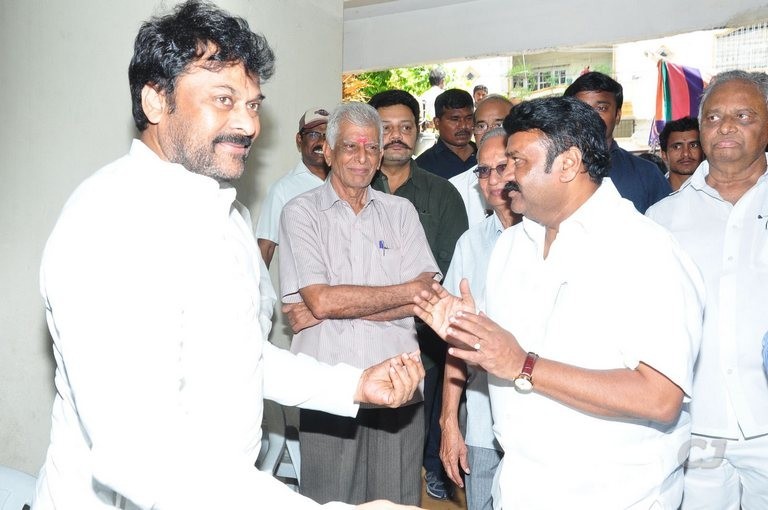Edida Nageswara Rao Condolences Photos 2 - 111 / 138 photos