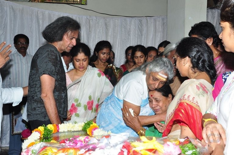 Edida Nageswara Rao Condolences Photos 2 - 119 / 138 photos