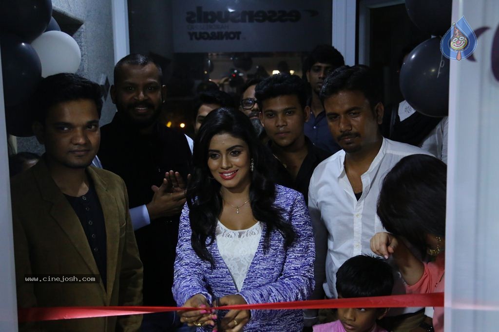 Essensuals Toni And Guy Salon Launch - 7 / 59 photos