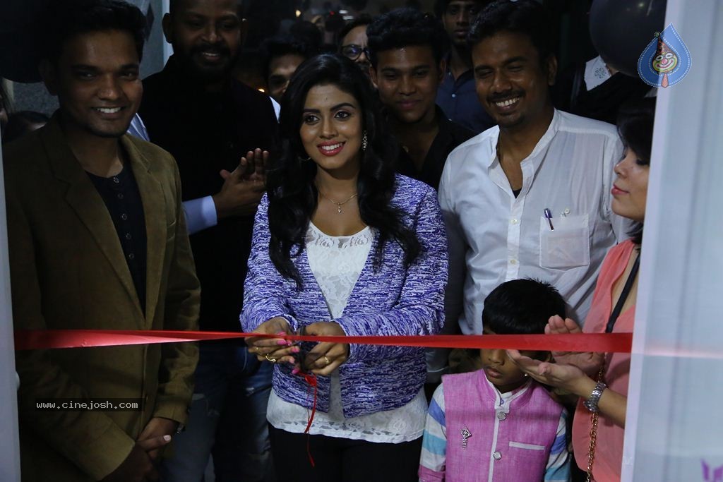 Essensuals Toni And Guy Salon Launch - 23 / 59 photos