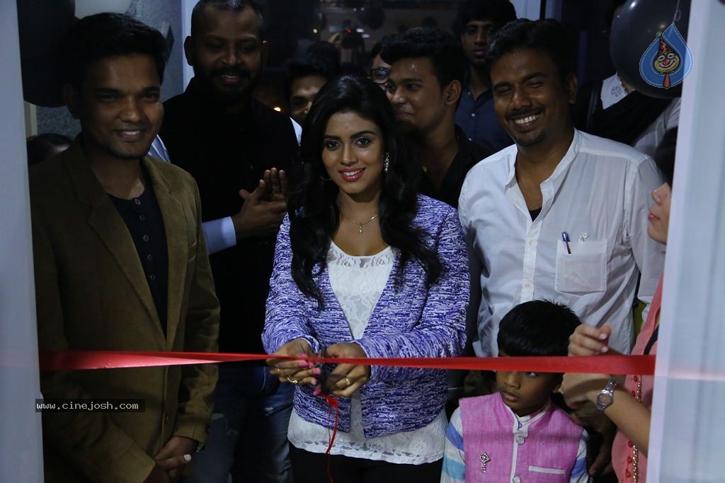 Essensuals Toni And Guy Salon Launch - 25 / 59 photos