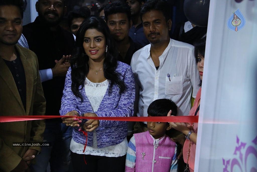 Essensuals Toni And Guy Salon Launch - 27 / 59 photos