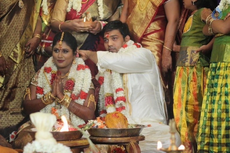 FEFSI Vijayan Son Wedding Reception Photos - 15 / 20 photos