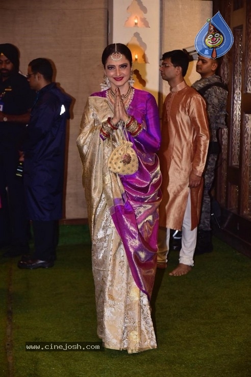 Ganesh Chaturthi Celebrations at Anil Ambani House - 28 / 54 photos