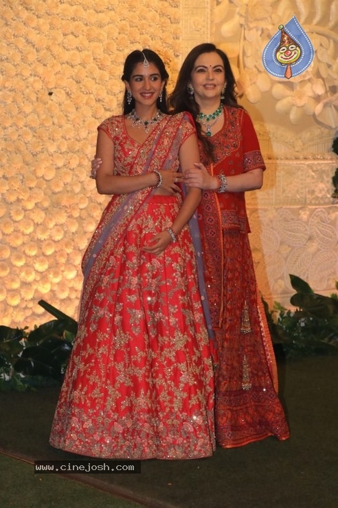 Ganesh Chaturthi Celebrations at Anil Ambani House - 30 / 54 photos